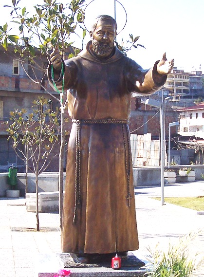Statua di San Pio da Pietralcina